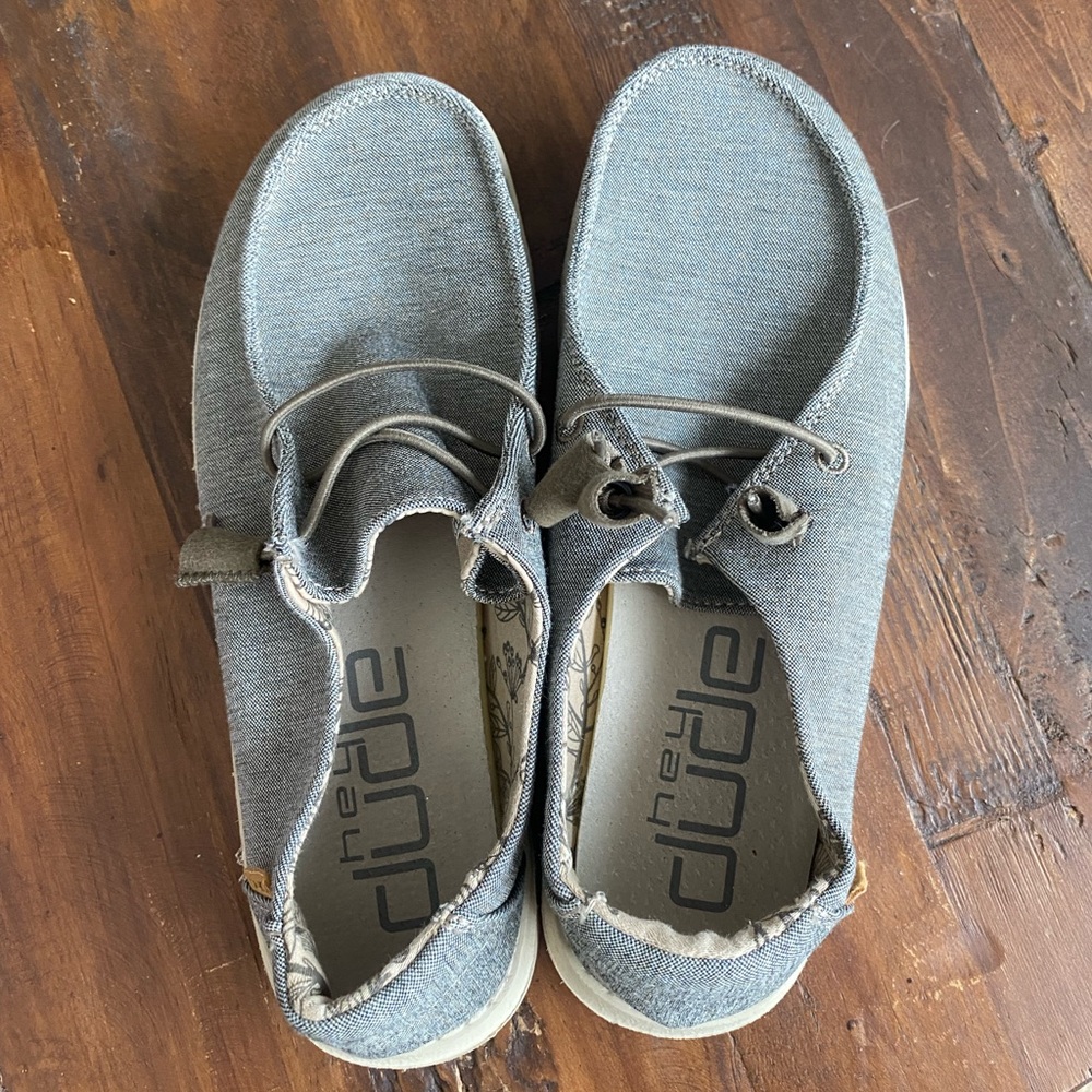 Hey Dude Shoes Sz 6 Gray